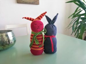 Socken Upcycling: Süße Hasen selber nähen