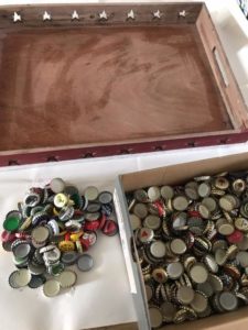 Tablett mit Kronkorken - perfektes Upcycling