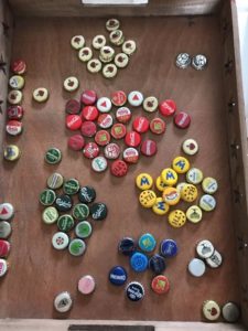 Tablett mit Kronkorken - perfektes Upcycling
